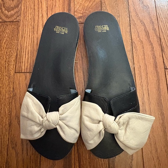 Frances Valentine Black and Cream Bow Sandals - Picture 2 of 4